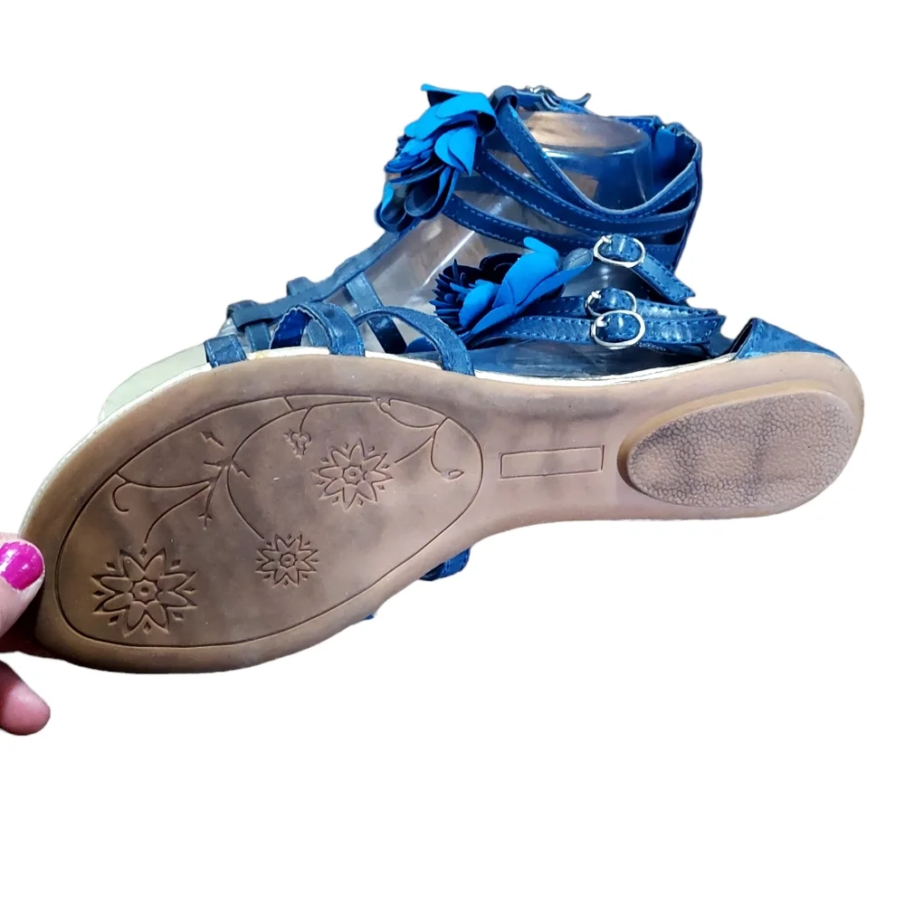 Sandals 11 Blue Flats Strappy Opentoe Zipup Floral. Flaw-scuff at toes(0…